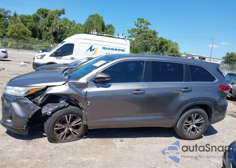 2018 Toyota Highlander Le Plus from USA, damaged, VIN 5TDZZRFH3JS267792